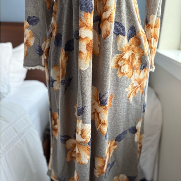 NWOT Hailey & Co. Gray Floral V-Neck 3/4 Sleeve Knee Length Dress w Pockets - Picture 9 of 15